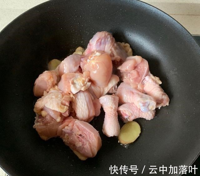 芋头搭配鸡肉这样做,芋头绵软,鸡肉细嫩入味,太解馋了!