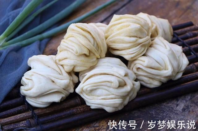 好吃|这花卷，出锅就吃了4个，比酵母馒头好吃10倍，做法特别简单！