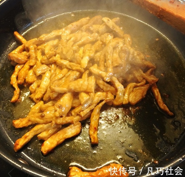 蒜苔|炒肉时,不要切好就炒,厨师长教你1招,肉软嫩鲜香,不柴也不腥