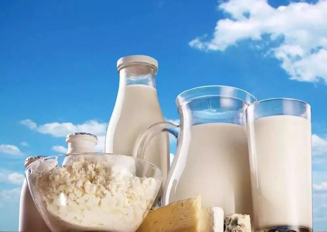 甘油三酯|高血脂不能碰“牛奶”?医生:甘油三酯超标,这2物还需尽早拉黑