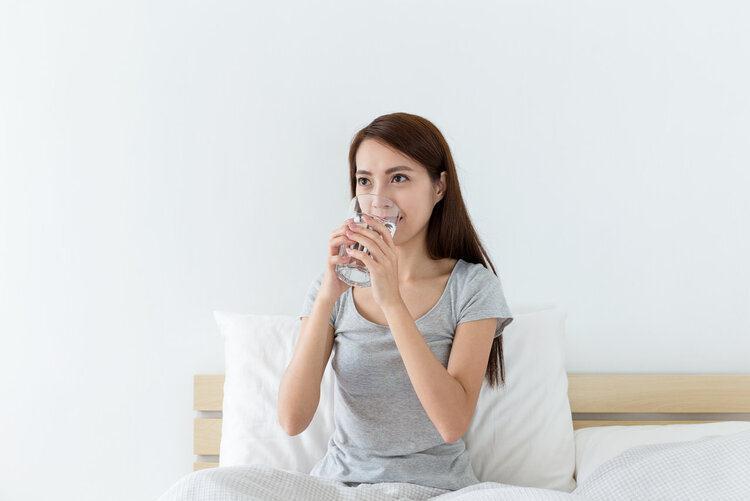 盐水|晨起第一杯水,很多人没喝对!喝错有害健康,一文告诉你怎么喝
