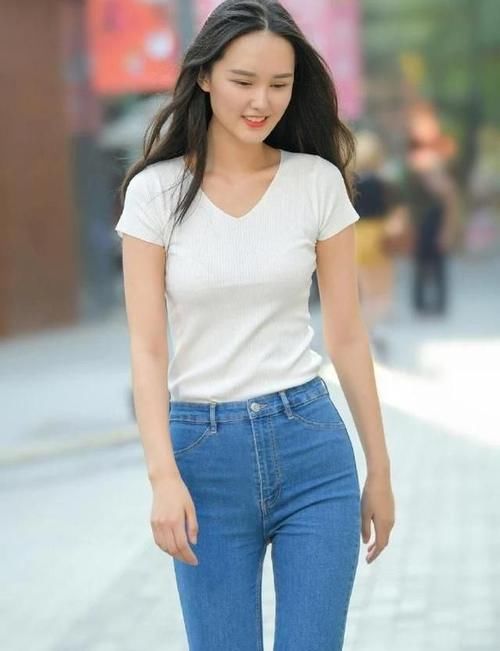少妇|紧身牛仔裤休闲文艺，活泼有活力，尽显少妇的性感身段