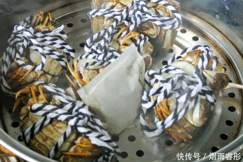腹部|蒸螃蟹,用冷水还是热水?老渔民教你一招,不掉腿不流黄,没腥味