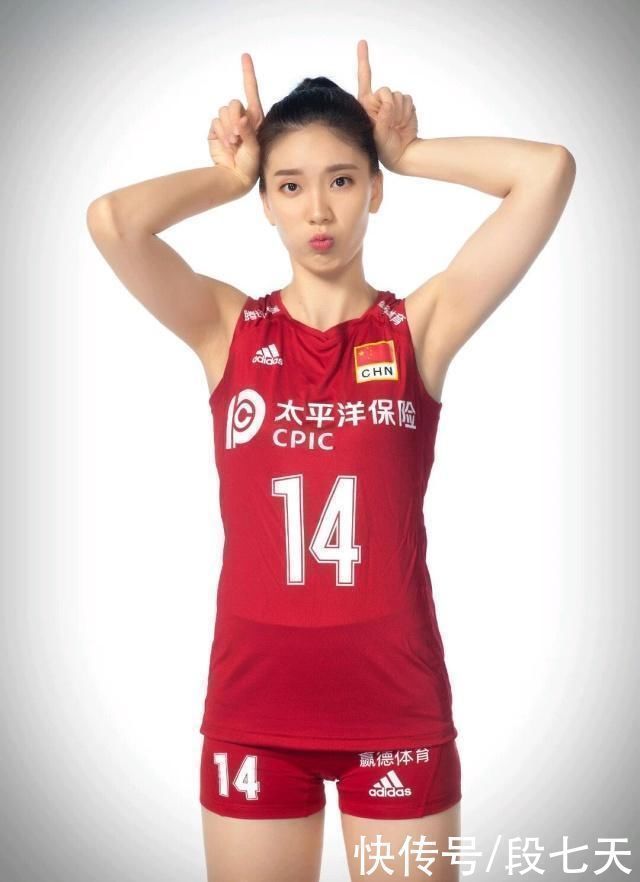 偶像|中国女排偶像多,郑益昕是其中佼佼者,穿汉服拍照实在太美