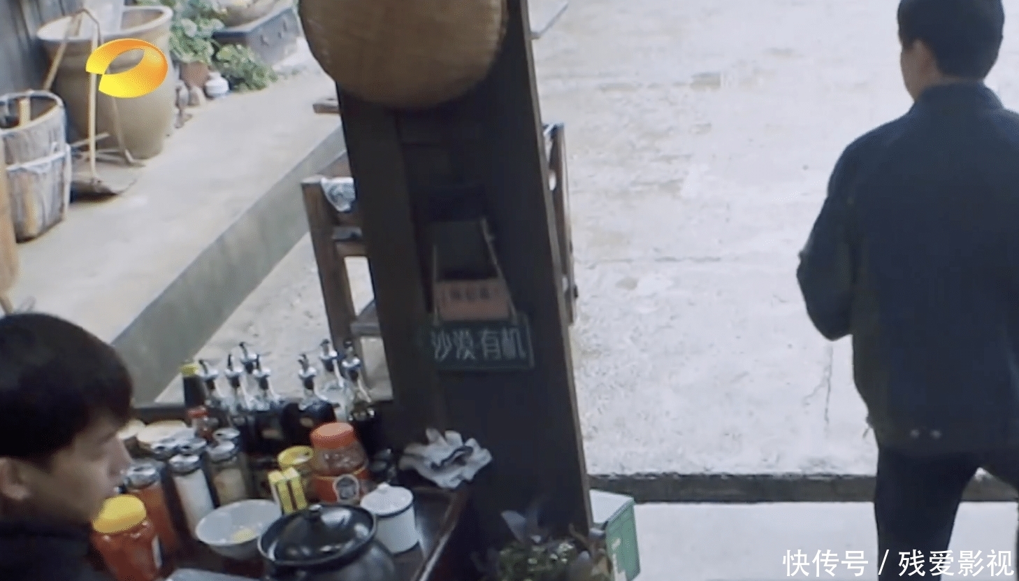 黄磊|张艺兴围观杨紫干活却不帮忙,黄磊4次点拨:无奈张艺兴太直男