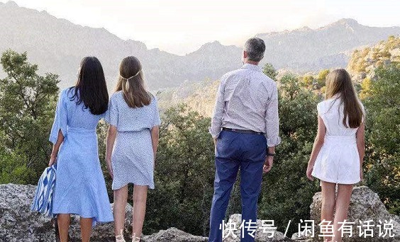 小公主|西班牙王后一家真接地气，4人同穿基础款走机场，气质却依旧高级