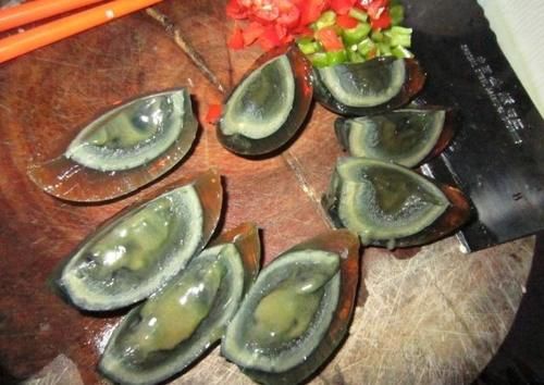 制作方法|凉拌皮蛋时,万万不可直接淋调料!多加“这一步”,好吃又下饭