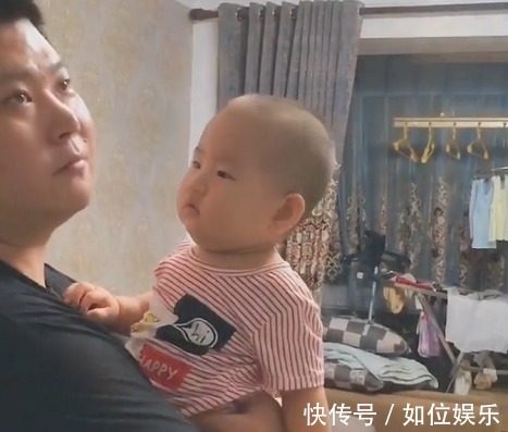 奶爸|“无影手奶爸”抱着娃“偷吃”雪糕火了,娃就说是不是玩不起