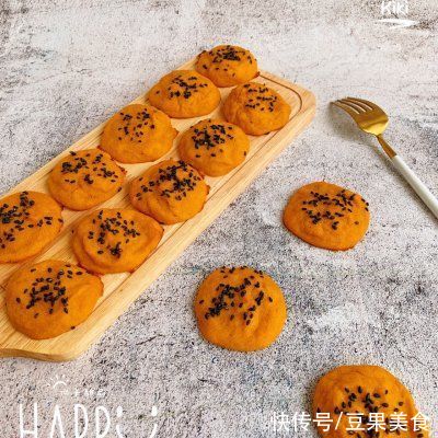 简单快手|#一周减脂不重样#减脂餐??咸蛋黄南瓜饼 | kiki