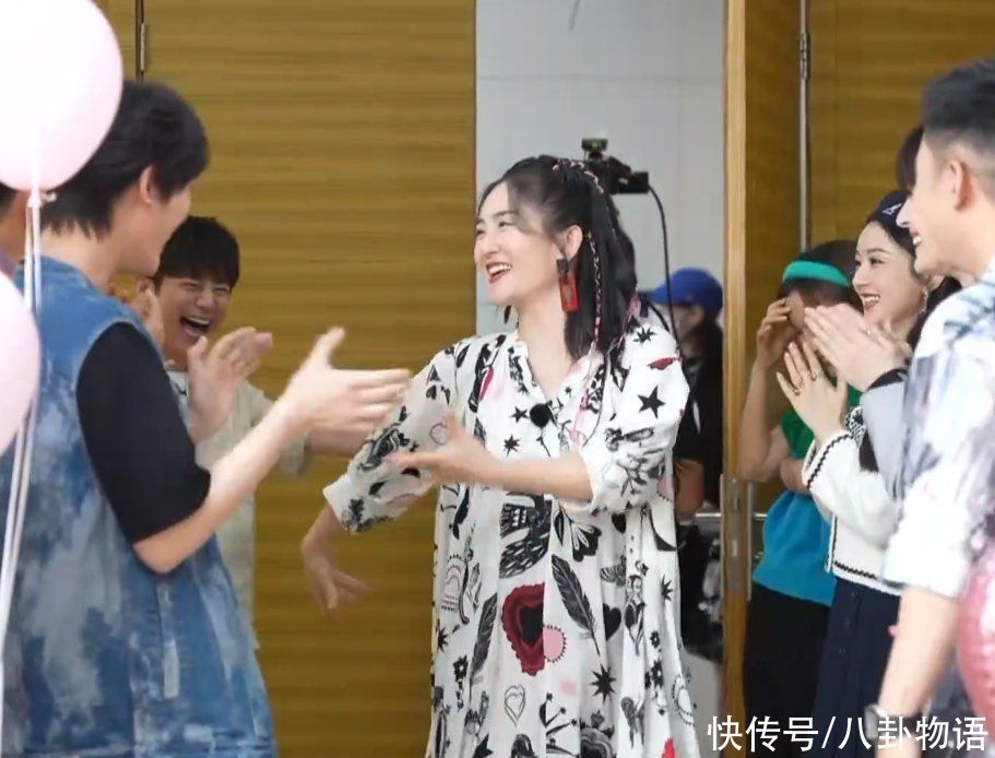 好壞|謝娜產(chǎn)后回歸《快本》錄制，與趙麗穎同框互動體現(xiàn)感情好壞