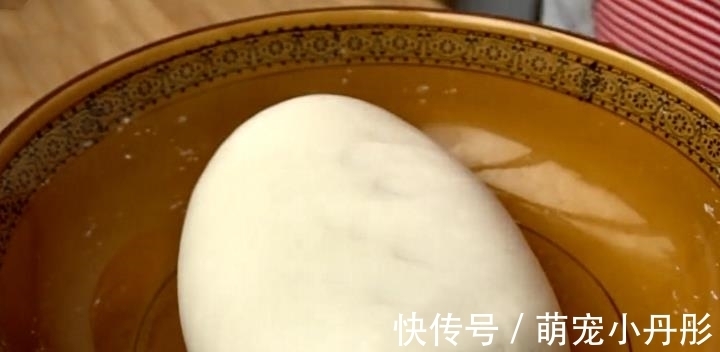 好吃|蒸馒头时，别再傻傻只揉面，多加一步，馒头劲道，好吃不塌陷