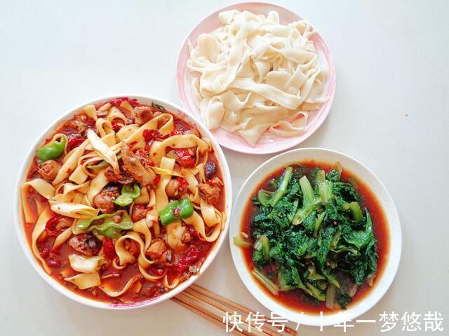 看我家周末午餐，饭菜一锅出，荤素搭配省钱省力，真好吃