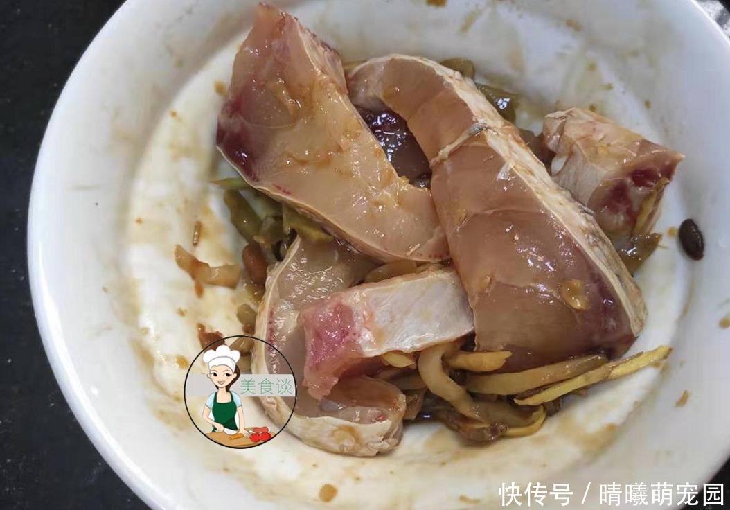 上桌|此菜蒸一蒸,8分钟上桌,又香又下饭,营养好吃不上火,家人爱吃