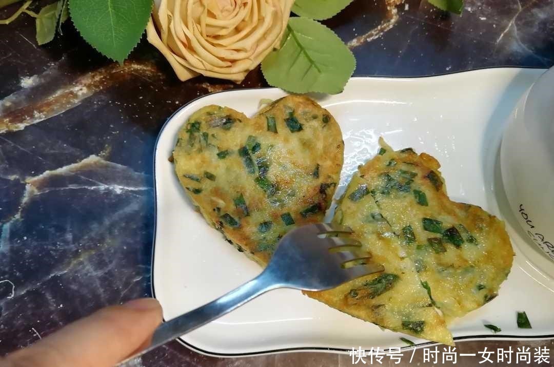 土豆丝饼，只要刷牙洗脸的时间，便能成就早餐