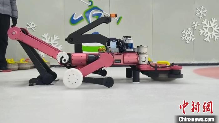冬奥会|沪科研团队研发的仿人投壶六足机器人完成冬奥会首秀