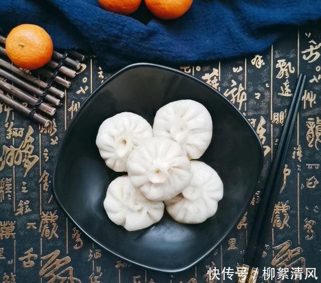 素三鲜包子,皮薄馅大,鲜香味美