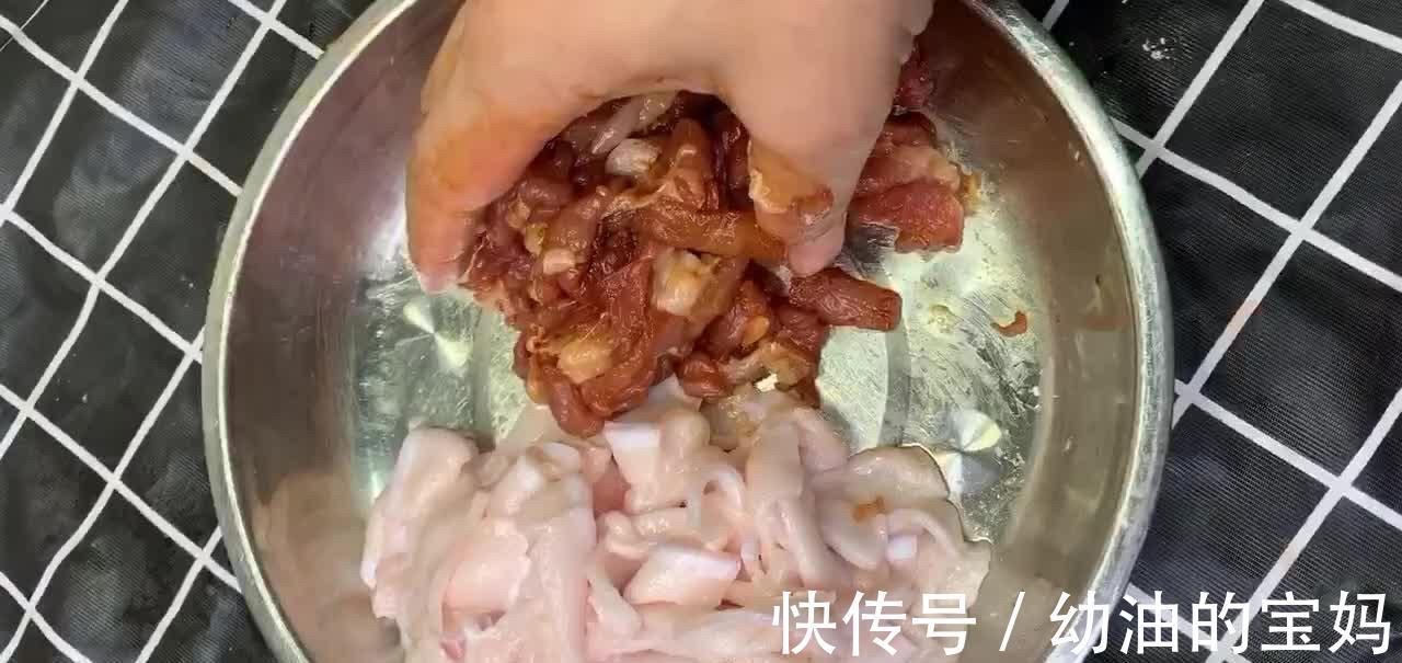 蒜苗炒肉片,口味咸香微辣,极其农村特色,农家菜馆必点的美味!