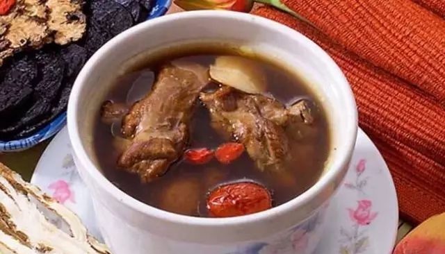 瓦煲|女人吃什么补血最快,皮肤嫩,衰老慢?就是它