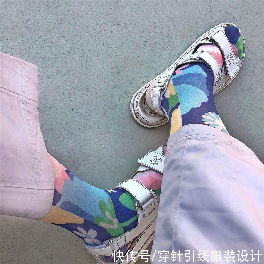 别忽略袜子这个小细节,它能让你时髦翻倍