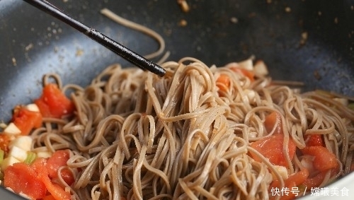 切成小丁|虽说只是一碗素面,却十分开胃有食欲,无肉胜有肉