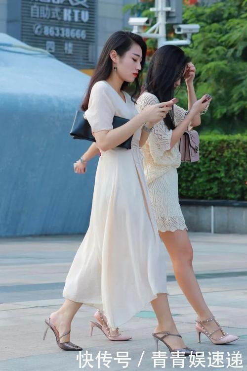 街拍性感优雅迷人的女神,气质就不属于任何人,身材更是极品