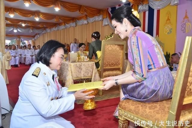 博物馆|诗妮娜居然晒出王后的单人照?伪装背后目的很明显!