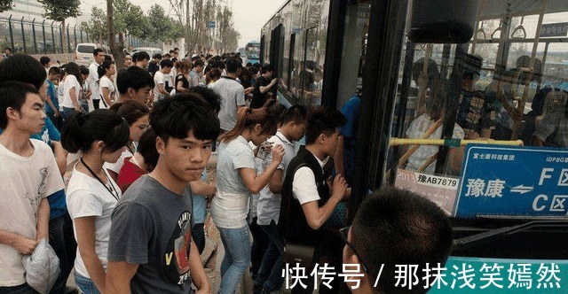 保安|富士康的员工心里有多苦看看他们在传送带上写的什么就知道了!