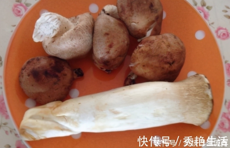 香菇|3样素菜一起炒，不放肉也很鲜美，简单营养鲜味足，大人小孩都爱