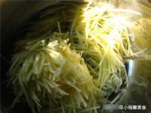 土豆饼|早餐孩子就馋它,搅一搅,拌一拌,三两下就出锅,放凉了也好吃