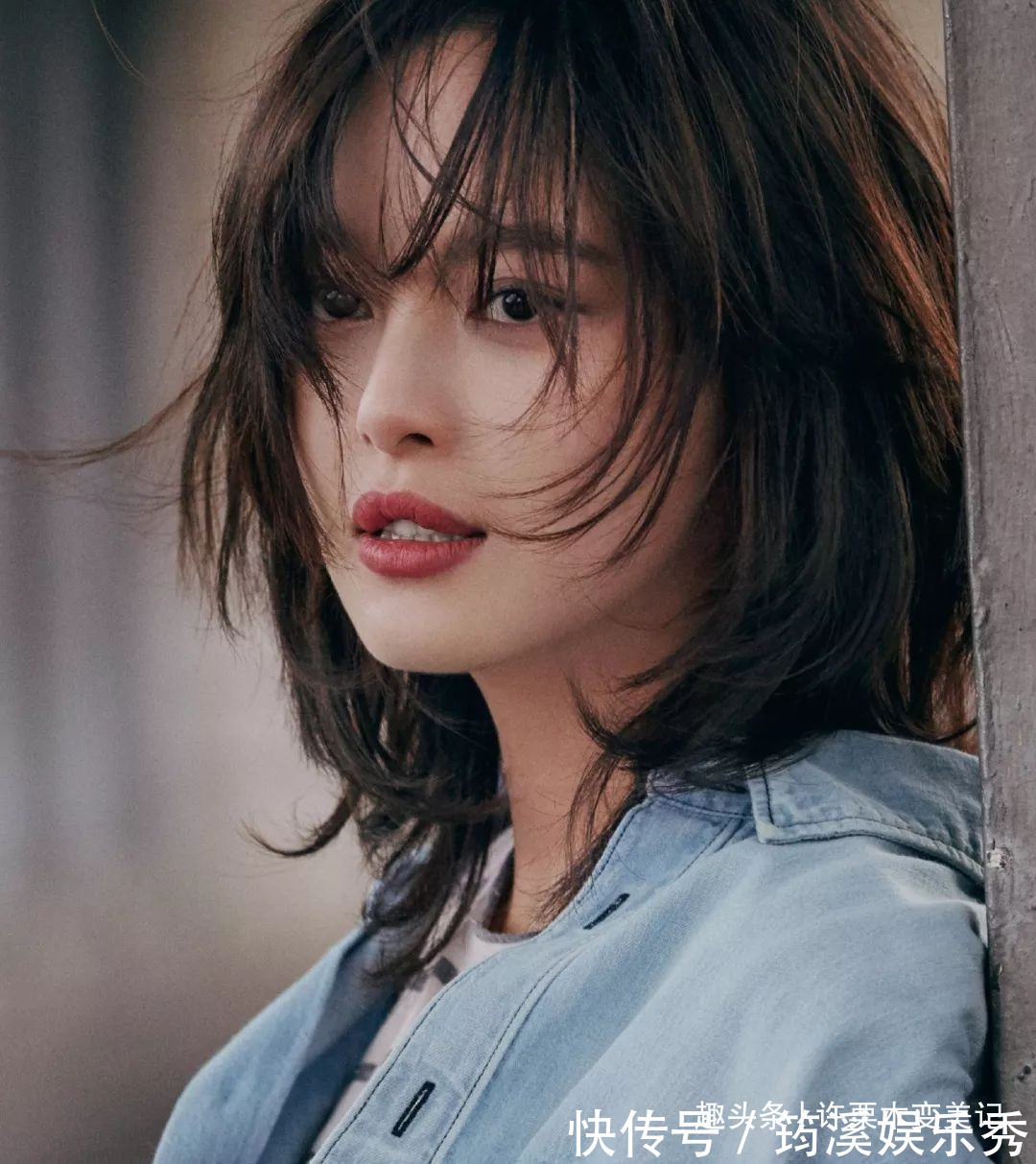 锁骨 奔五的女人尽量别留长发、烫卷发,推荐这5款发型,太减龄了