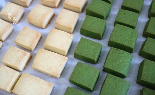 咬一口，酥掉渣，这款炼乳小方太好吃了，做法比面包蛋糕都简单