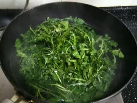 春天，遇见这菜别错过，多买点囤起来，一年四季都能吃，随吃随取