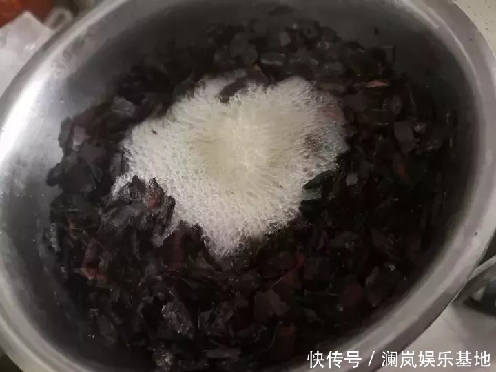 植物|2种“生根水”制好后，往土里浇一点，植物根须就能嗖嗖窜出盆