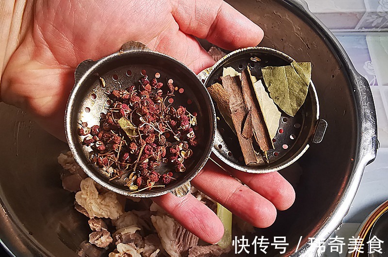高压锅|炖羊肉，只放这3味料就行，专克羊膻味，买上5斤炖一大锅，真香