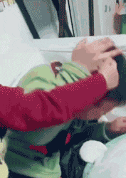 |搞笑GIF:伤害性不大 侮辱性极强的瞬间