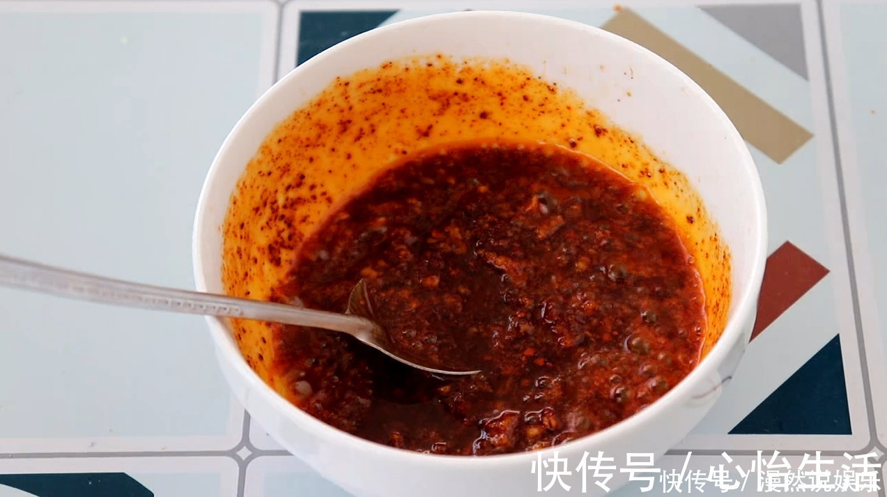 搅拌均匀|马齿苋最好吃的做法,家里每次做一大盆不够吃,吃着真香