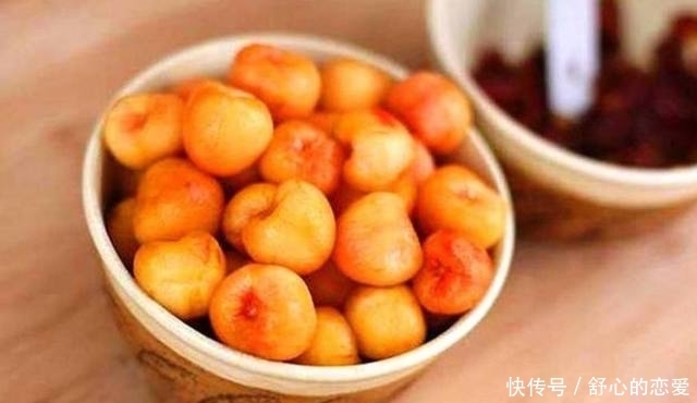 美女|水果新吃法:一个比一个厉害,不过我只服最后吃甘蔗的美女!