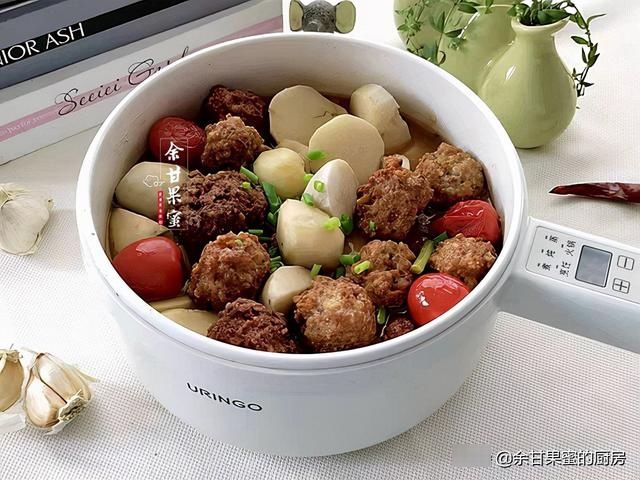炸肉丸子|此菜零厨艺,将肉丸子与这食材同搭配,炖一炖上桌,光盘了