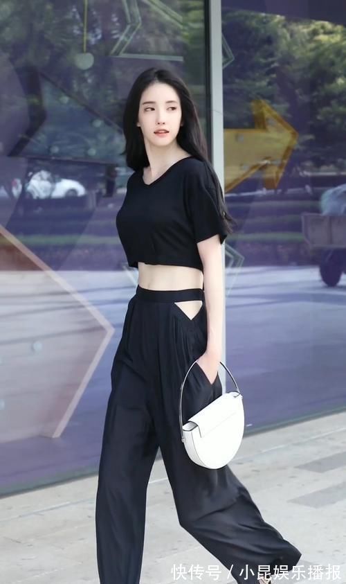 潘南奎 街上偶遇潘南奎,身穿黑色T恤搭配阔腿裤,好气质堪称绝美