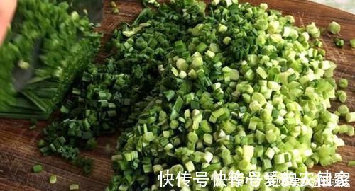 包三鲜馅饺子时,万万不可直接拌馅,多加这一步,饺子鲜香更入味
