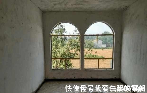 |表哥风光盖农村别墅,如今成全村人的笑话,都是面子惹的祸!
