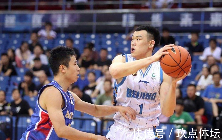 首钢|正式离队!首钢男篮核心后卫被裁,雅尼斯固执己见难进季后赛