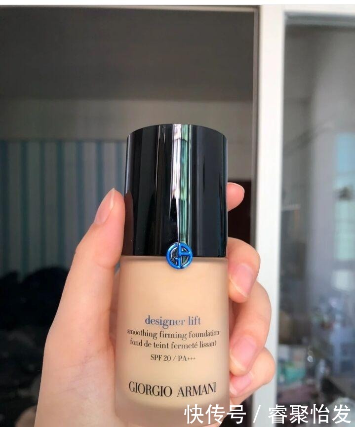 好用的大牌粉底液推荐“阿玛尼蓝标清透且遮瑕好