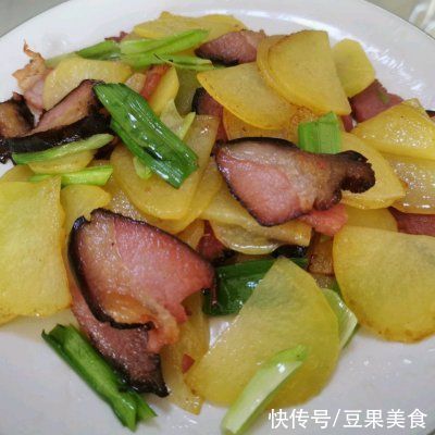 有了这盘腊肉土豆片，米饭都要多煮几碗