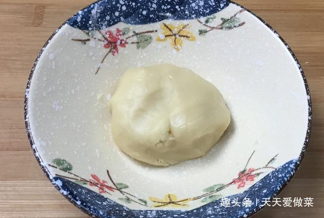 外皮酥脆，柔软蓬松的老式小酥饼，做法比例详细，比买的好吃