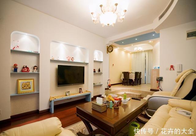 占地|客厅别再傻傻装柜子了,聪明人流行这样做收纳,美观实用还不占地