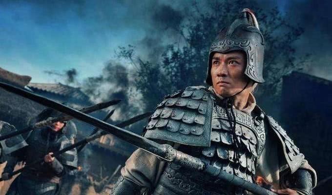 关羽|关羽、张飞出身低微，为何最后名扬天下？一句话，跟对了组织