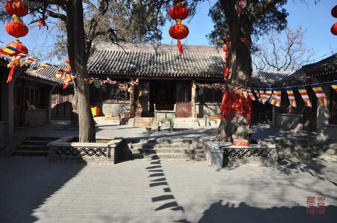 建于|昌平村里的这座小庙，还有大和尚住寺，寺庙建于辽金时期