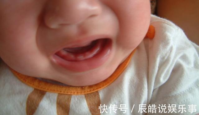 发育|这些征兆说明宝宝要长牙了，爸妈这样帮宝宝长出整齐洁白的牙齿！