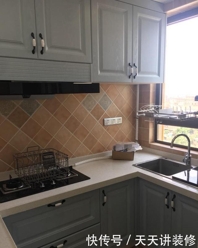 四条腿|晒晒保洁完的新房,全屋差个电视就齐了,邻居居然给电视墙打60分